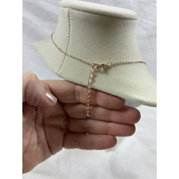 Rose Gold Metal Heart Necklace Choker - Picture 3 of 8